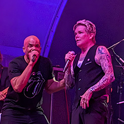 DMC and Mark McGrath sing Fight For Your Right to Party